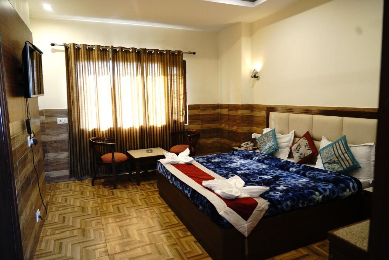 Hotel Vishnu Inn Dehradun Eksteriør billede
