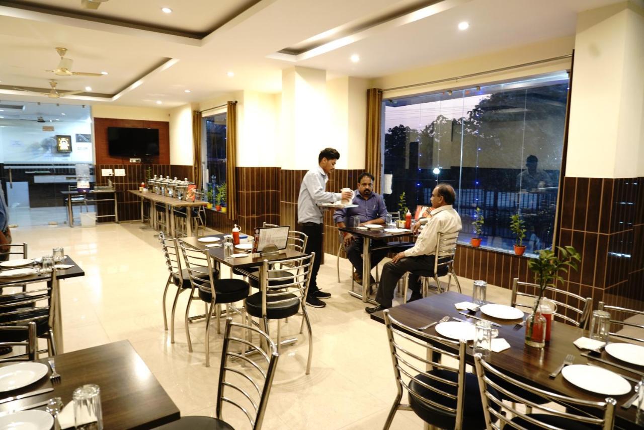 Hotel Vishnu Inn Dehradun Eksteriør billede