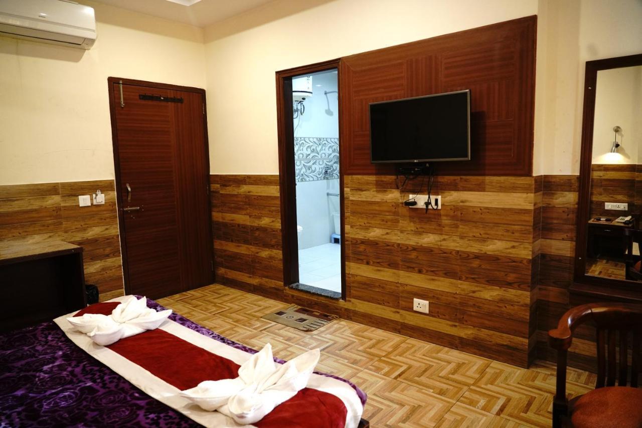 Hotel Vishnu Inn Dehradun Eksteriør billede