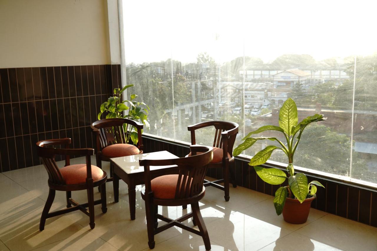 Hotel Vishnu Inn Dehradun Eksteriør billede