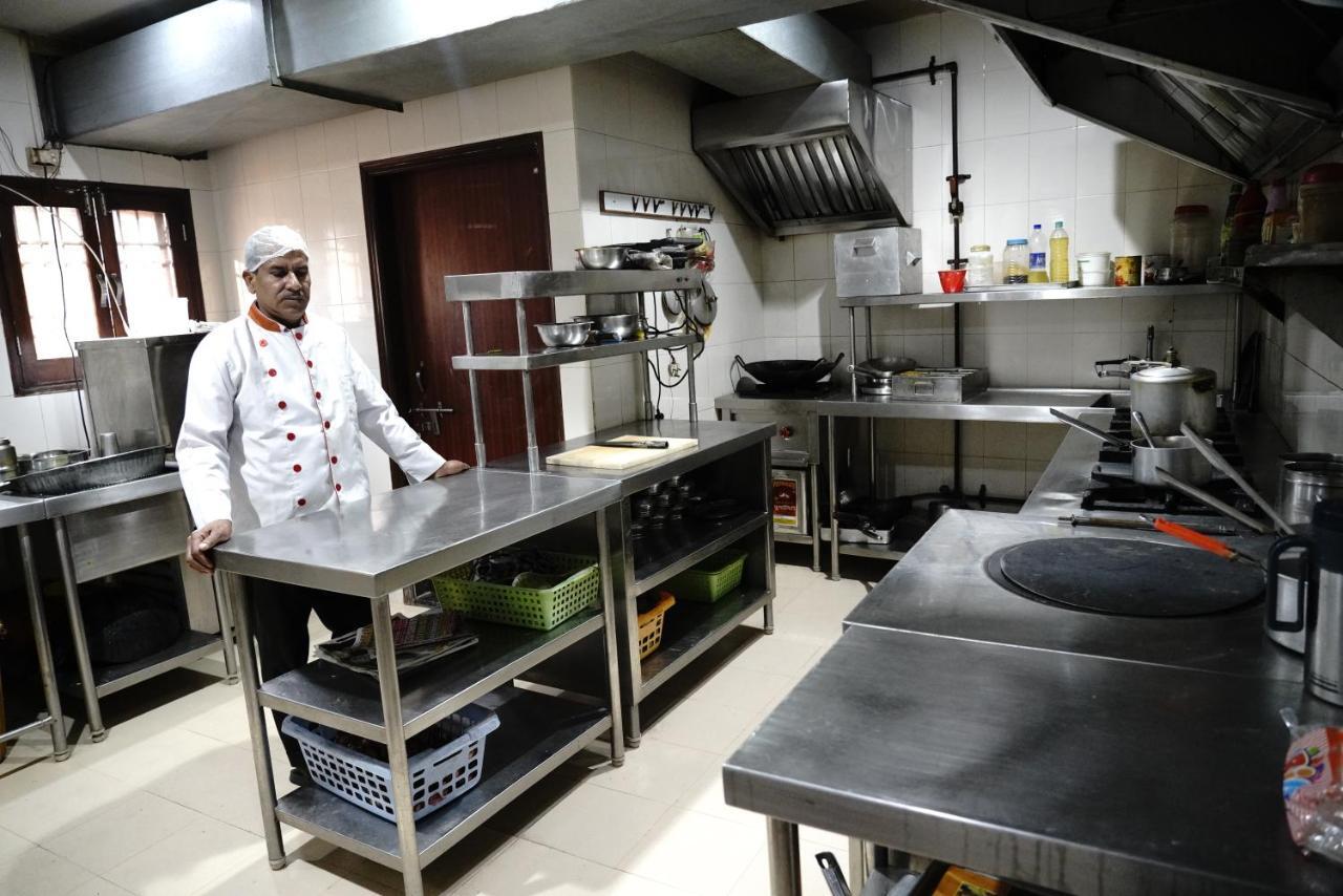 Hotel Vishnu Inn Dehradun Eksteriør billede