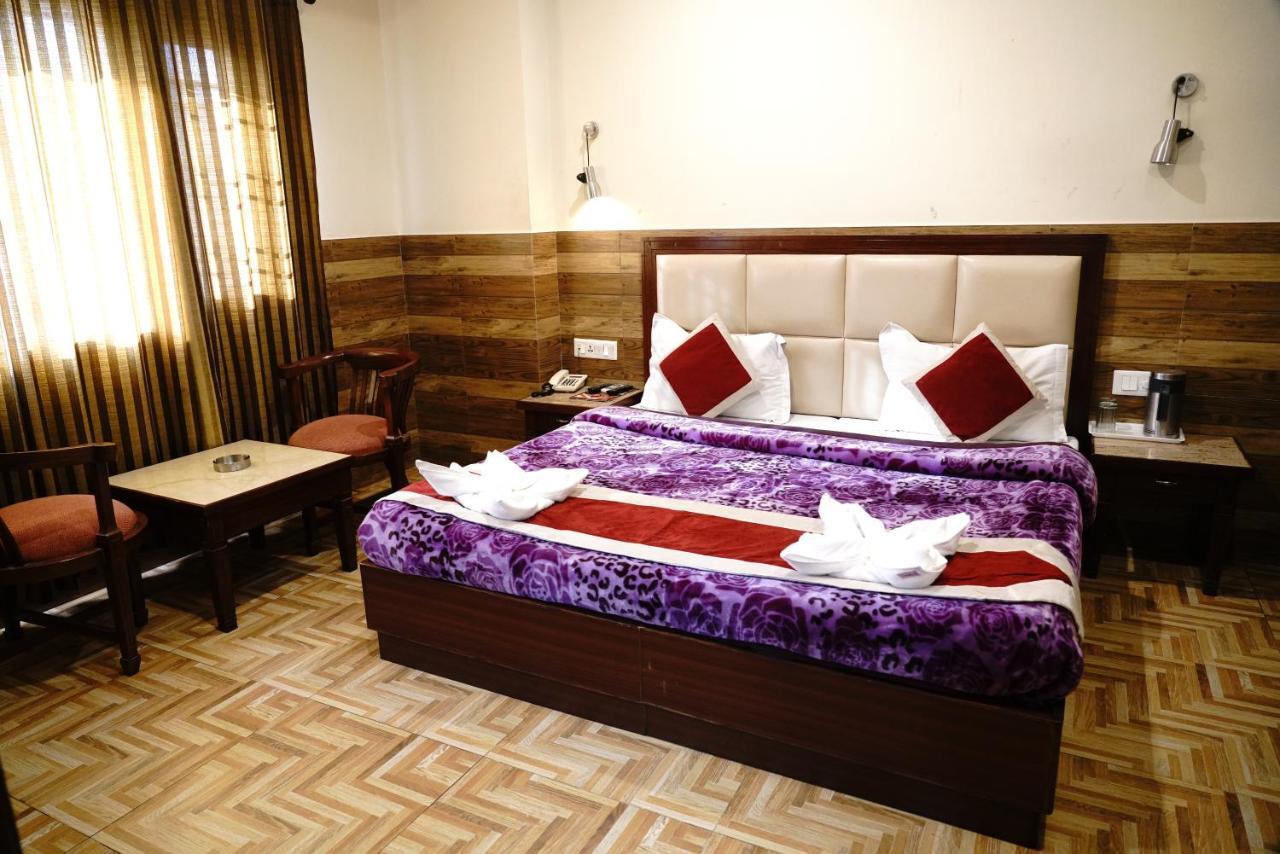 Hotel Vishnu Inn Dehradun Eksteriør billede